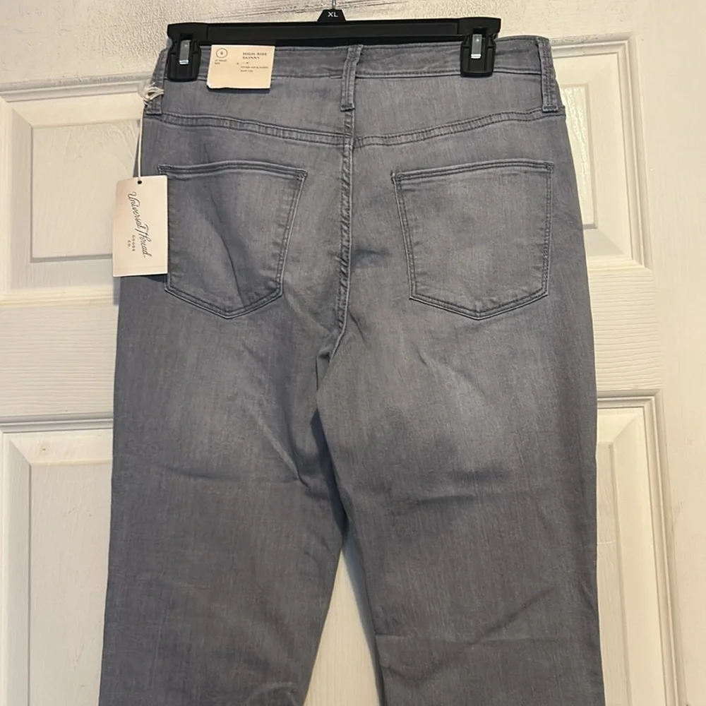 Universal Thread High Rise Skinny Jeans Size 4 Gray
